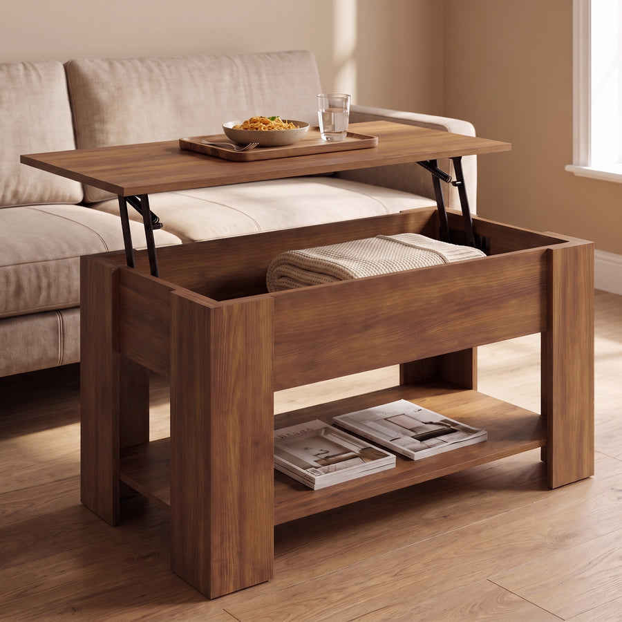 Table basse relevable Aveline chêne marron, plateau relevé vers le canapé avec plateau-repas