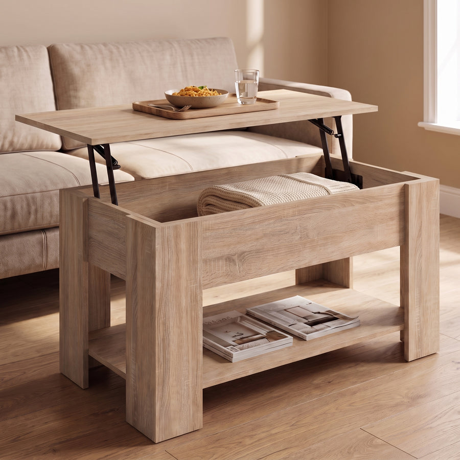 Table basse relevable Aveline chêne sonoma, plateau relevé vers le canapé avec plateau-repas