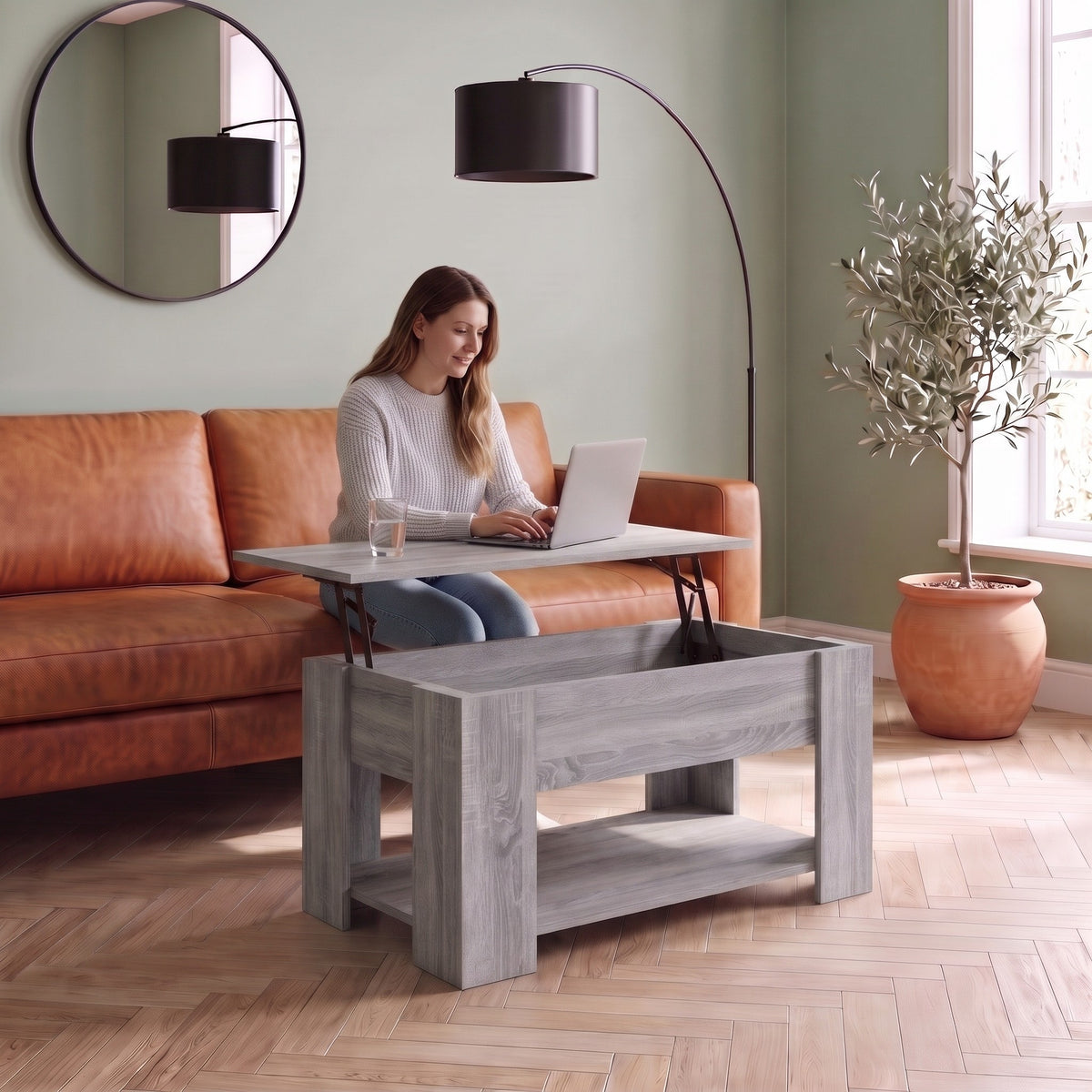 Aveline Sonoma gris 79 cm au quotidien : télétravail depuis le canapé, ordinateur sur le plateau relevé #Dimensions_79 × 49 × 41 cm #Couleur_Sonoma gris