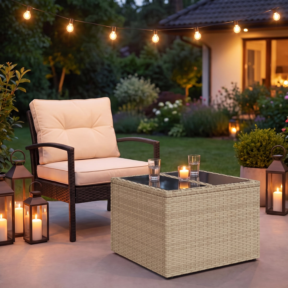 Table résine tressée Cabana, verre, beige, ambiance soirée #Matériau_Verre #Couleur_Beige