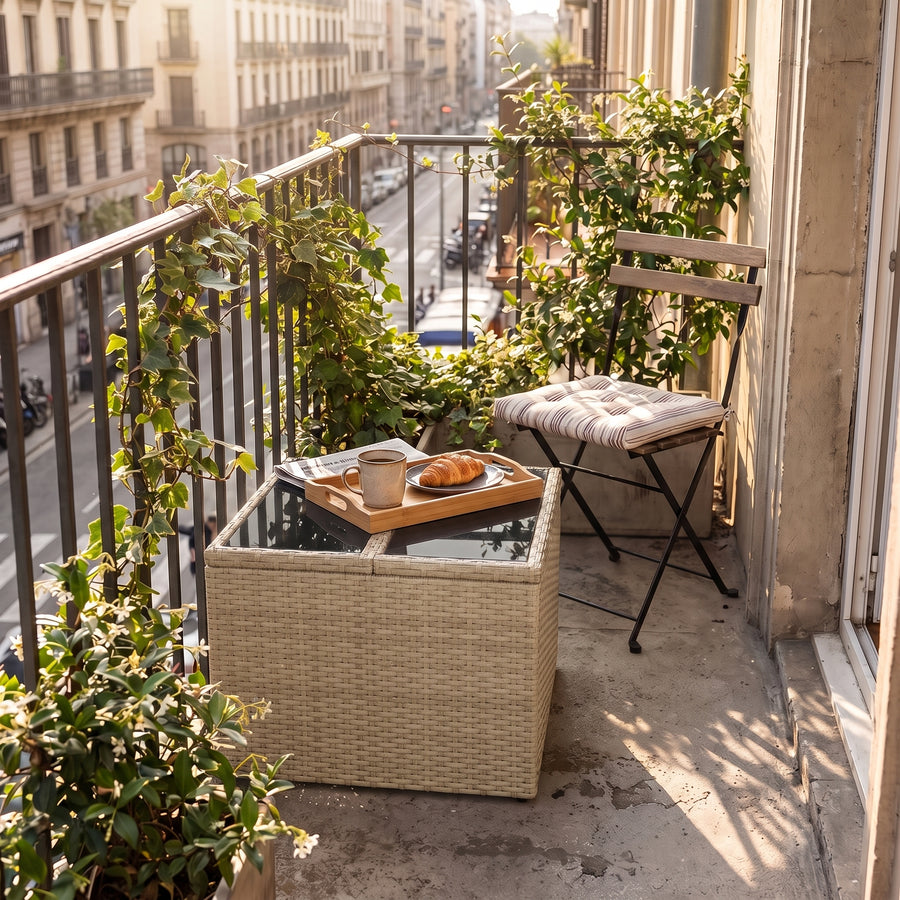 Cabana verre beige — petite, donc partout, sur un balcon étroit