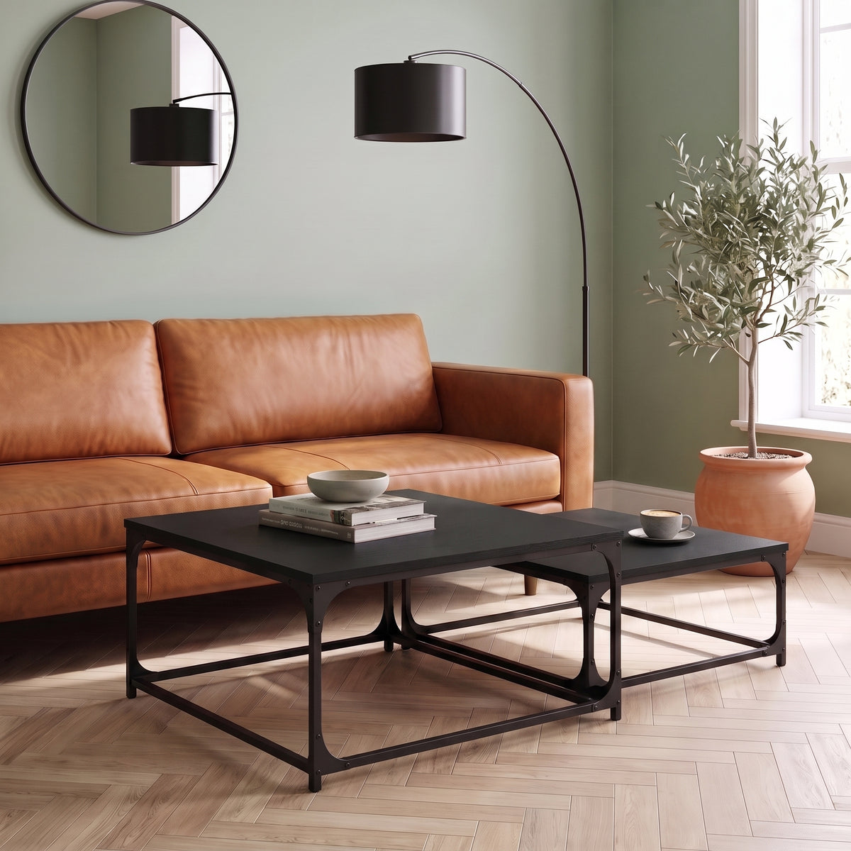 Tables gigognes Gemella noir dans un salon lumineux #Couleur_Noir