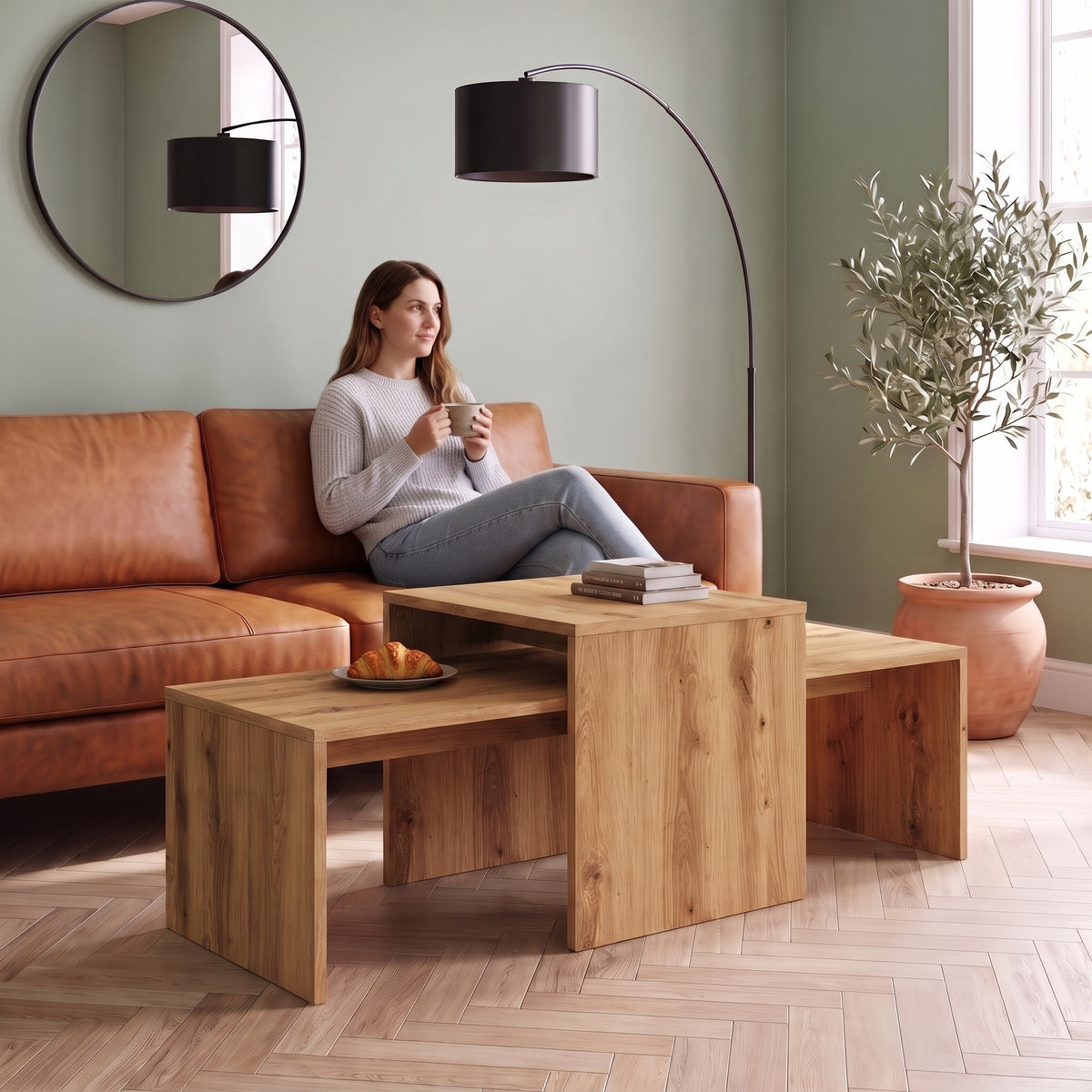 Tables basses gigognes décor bois Nesta chêne artisanal au quotidien : café du matin depuis le canapé #Couleur_Chêne artisanal