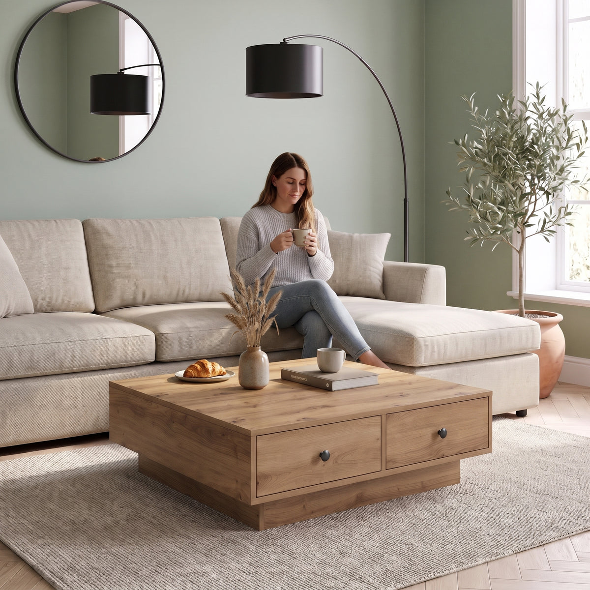 Grande table basse carrée 90x90 avec tiroirs Vasta chêne artisanal au quotidien : café du matin depuis le canapé #Couleur_Chêne artisanal