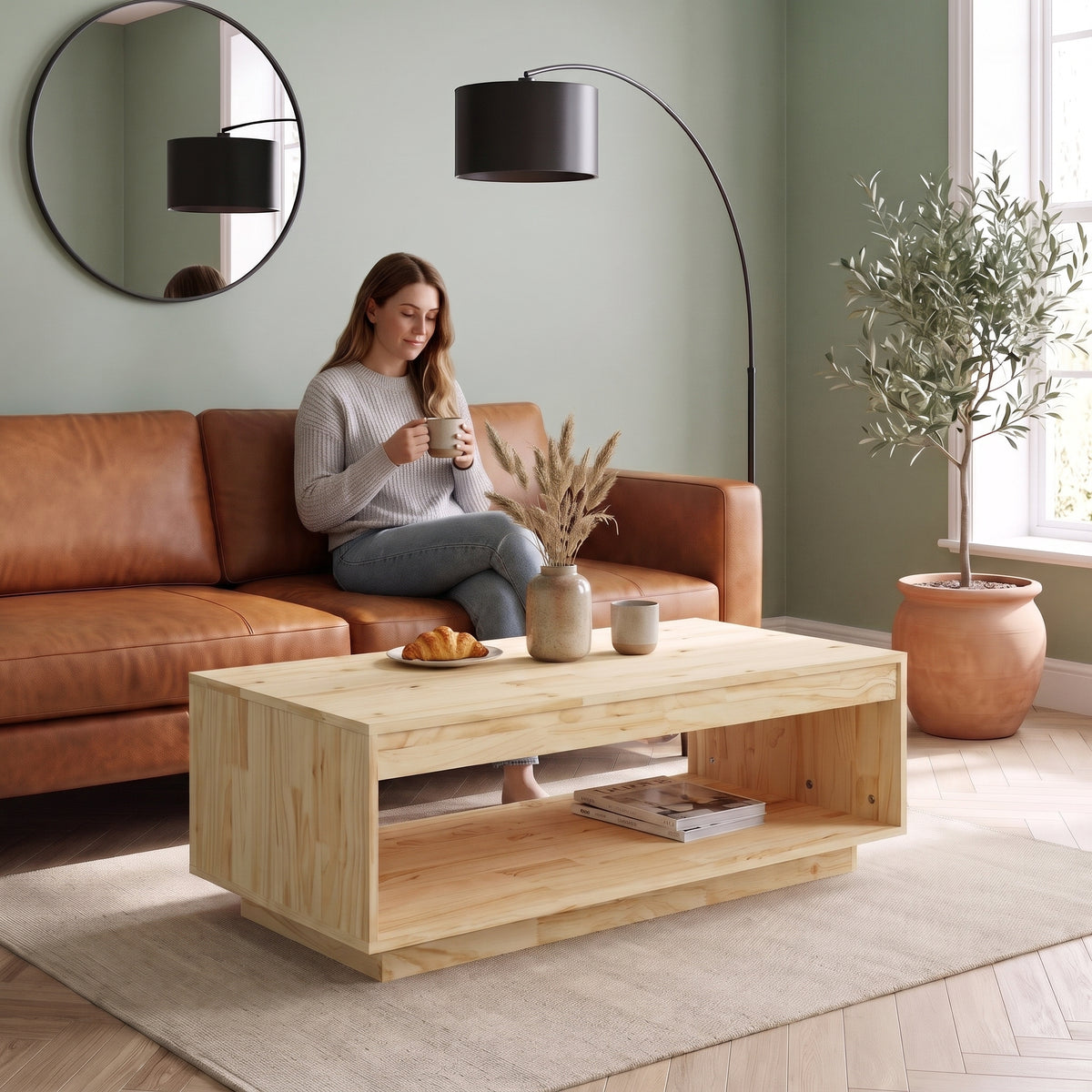 Table basse en pin massif brut 110 cm Pinéa au quotidien : café du matin depuis le canapé