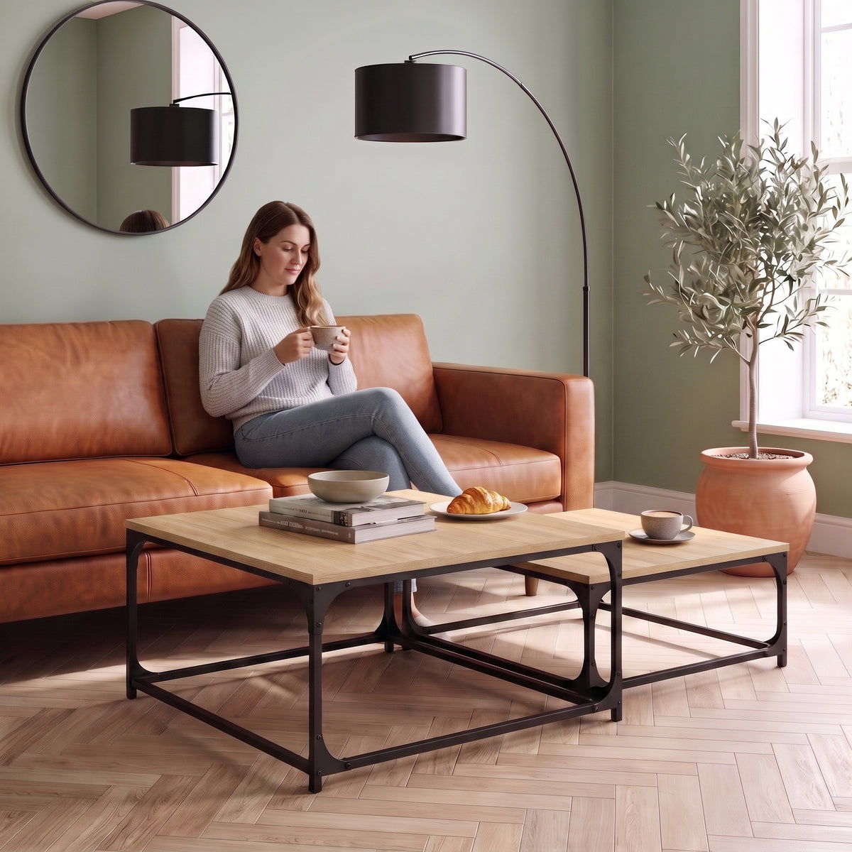 Tables basses gigognes carrées décor bois Duetta chêne sonoma au quotidien : café du matin depuis le canapé #Couleur_Chêne sonoma