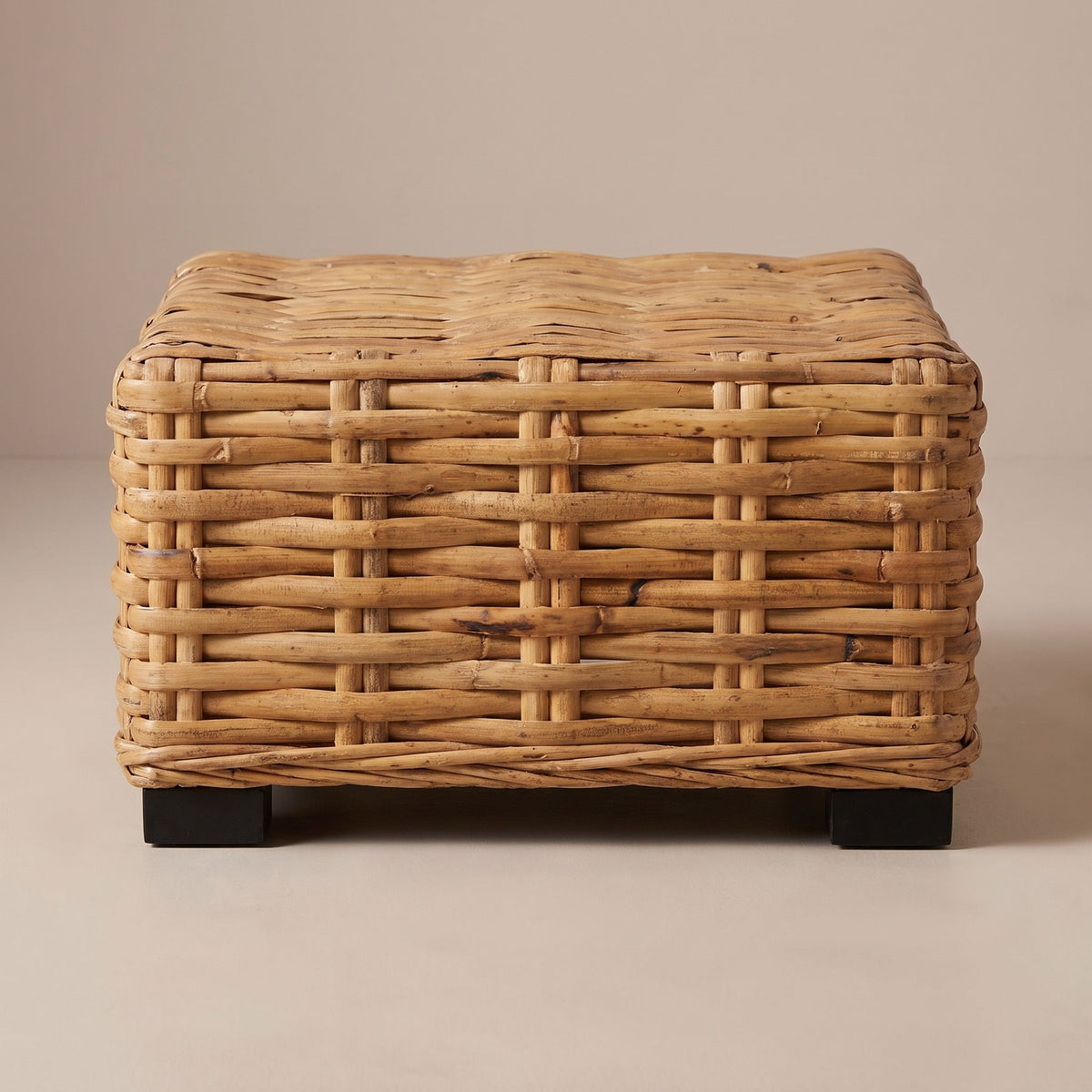 Table Malou en rotin naturel, vue de face