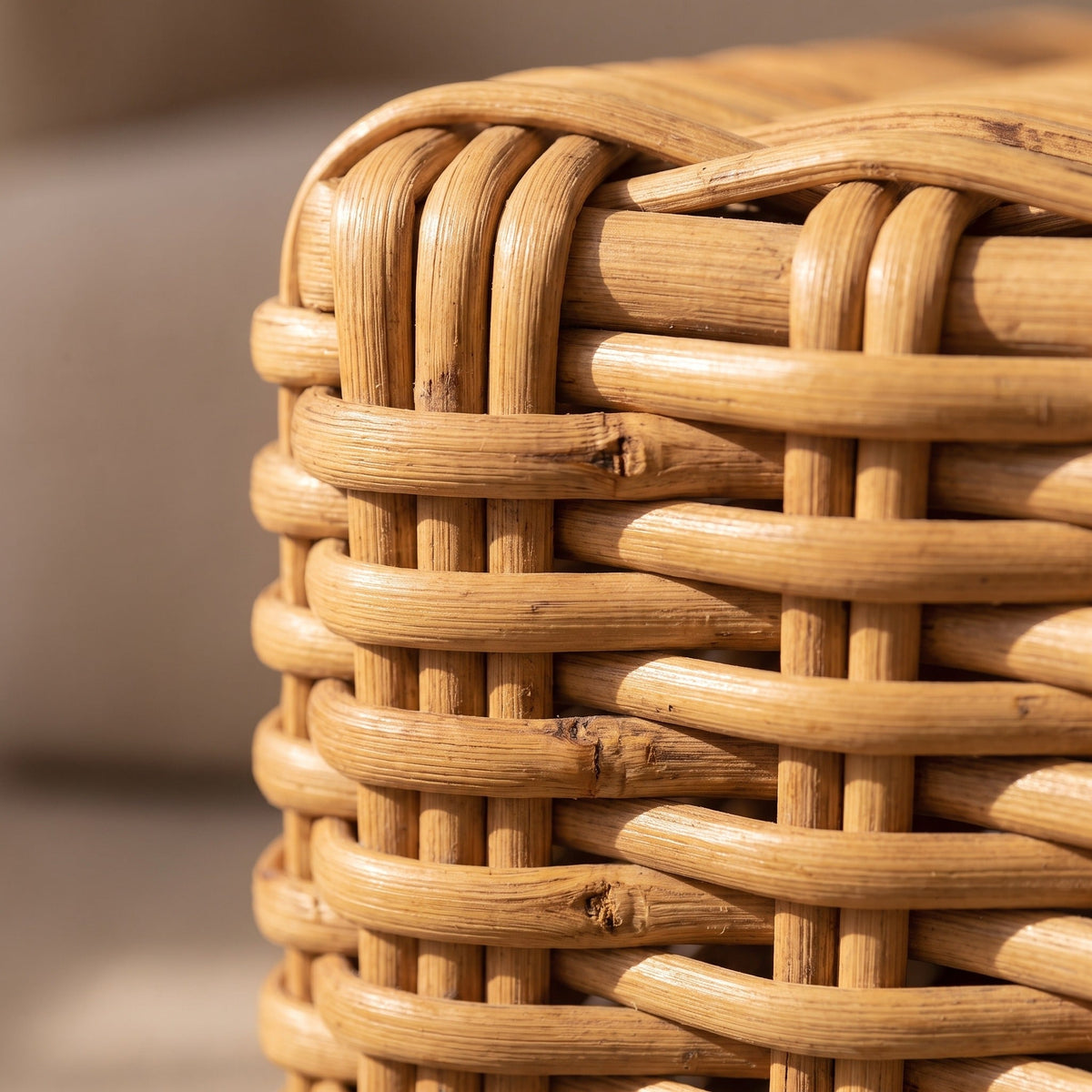 Détail du tressage main en rotin naturel — Malou