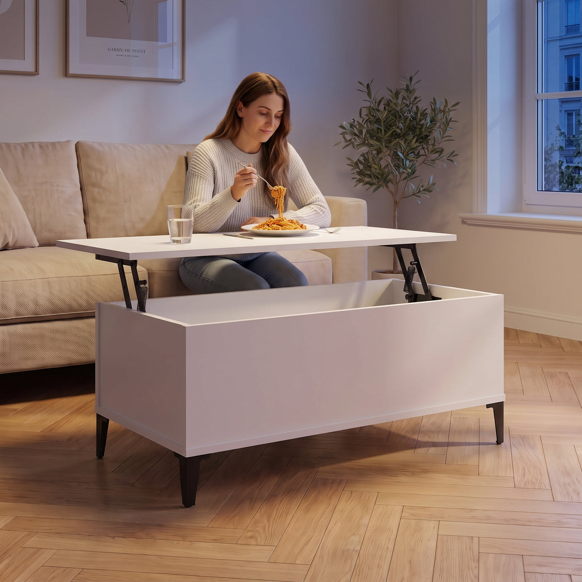 Petite table basse relevable pieds métal Elva 90 × 44,5 × 45 cm , blanc au quotidien : dîner devant un film sur le plateau relevé #Dimensions_90 × 44,5 × 45 cm #Couleur_Blanc