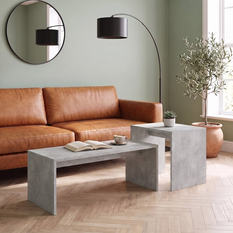 Des tables gigognes blanches qui se déplient
