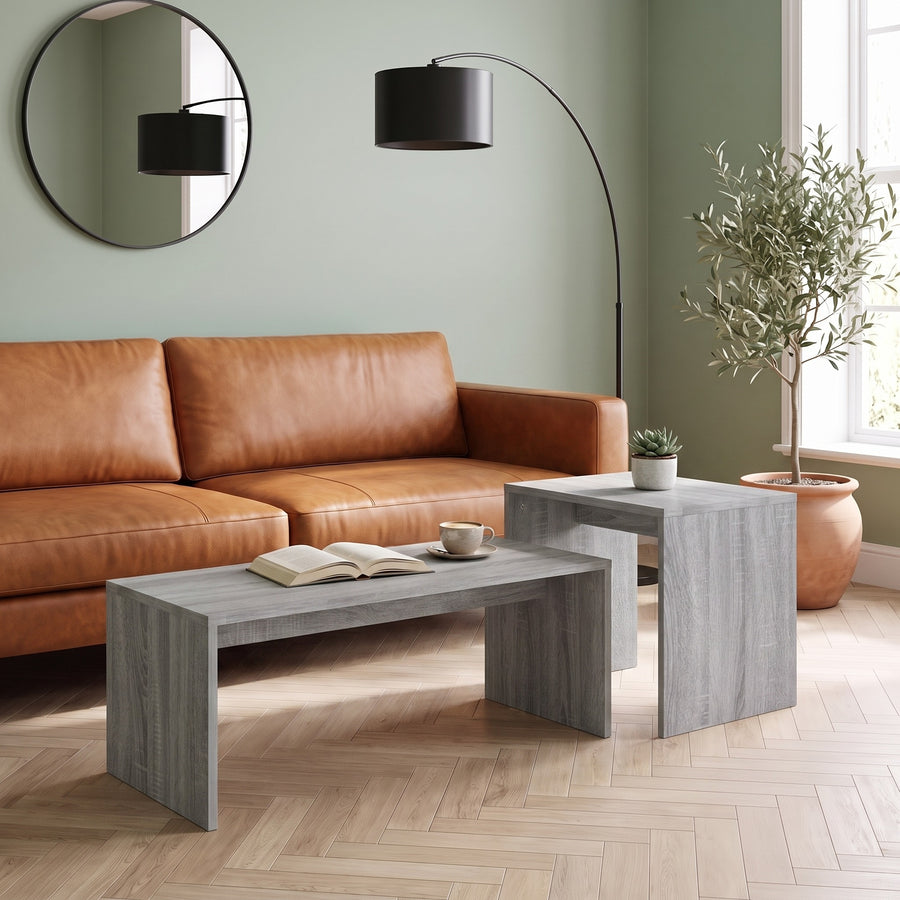 Des tables gigognes blanches qui se déplient