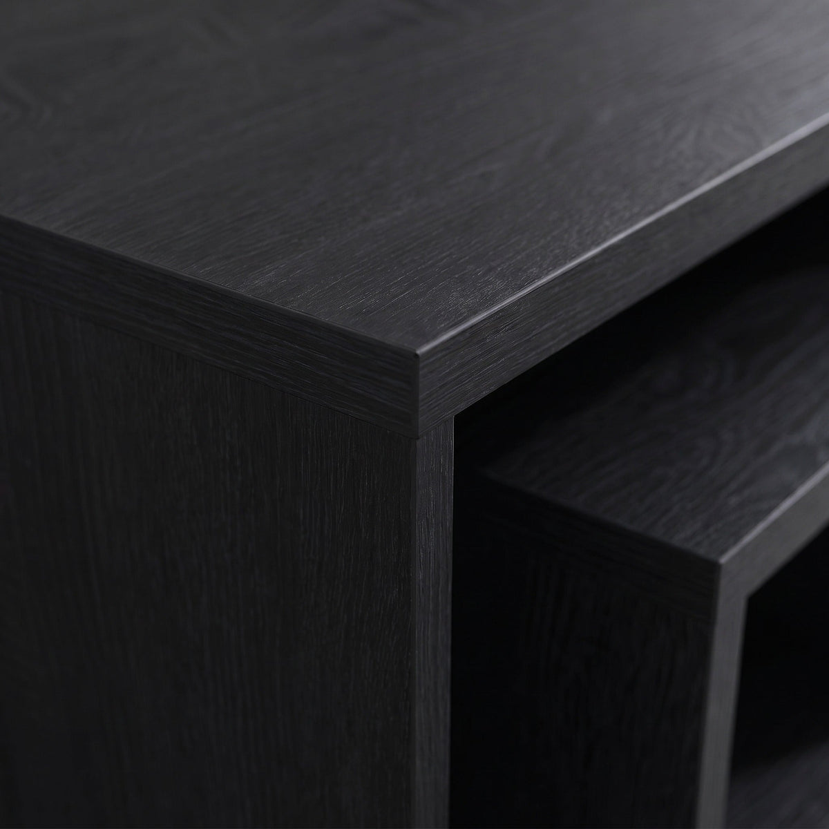 Détail de la finition chêne noir des tables Solna #Couleur_Chêne noir