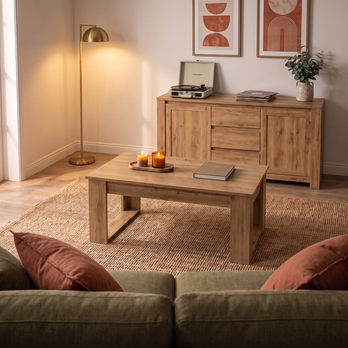 Table basse en bois Arlon, chêne artisanal, ambiance du soir #Couleur_Chêne artisanal