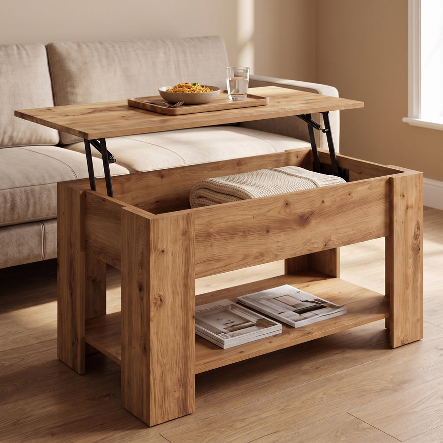 Table basse relevable Aveline chêne artisanal, plateau relevé vers le canapé avec plateau-repas