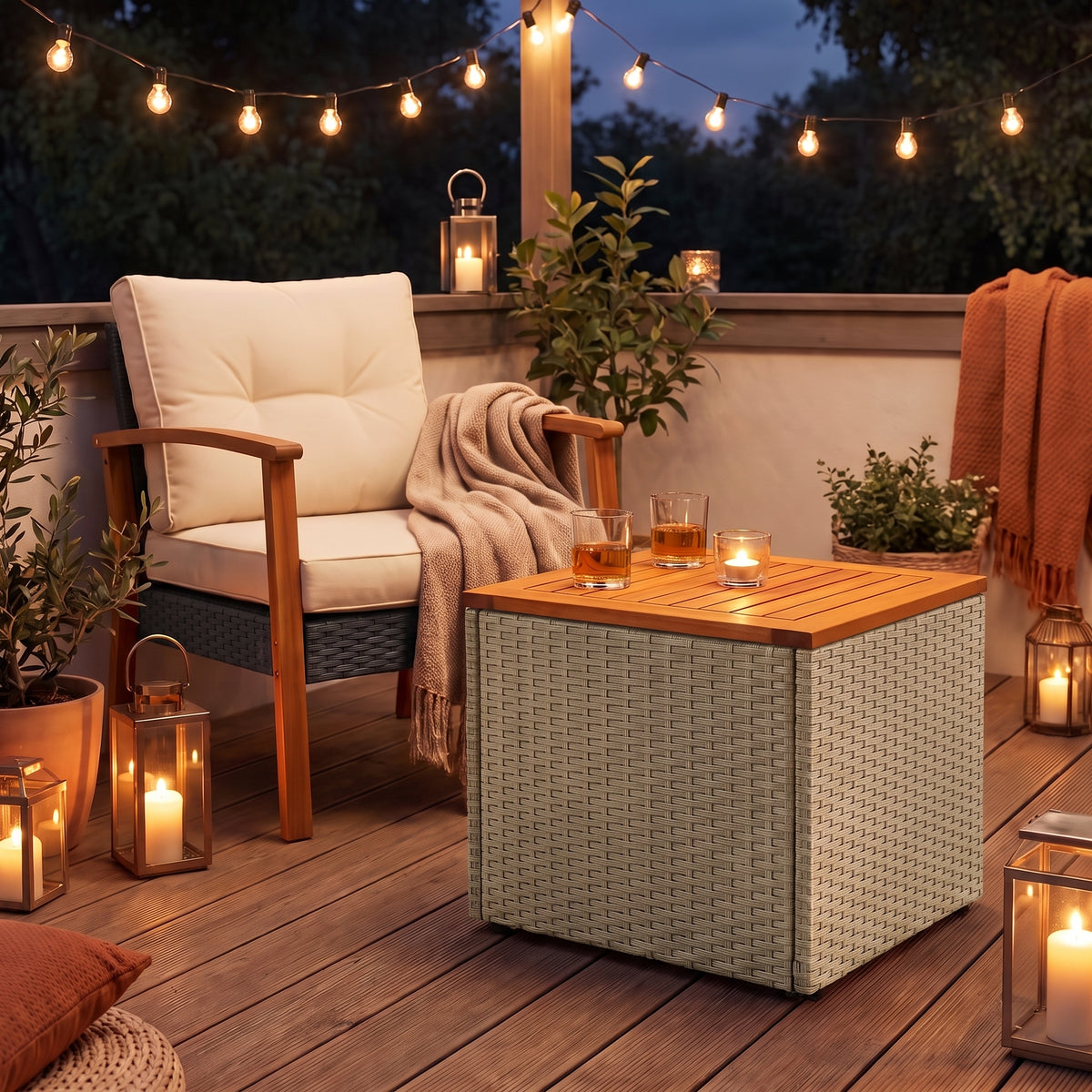 Table résine tressée Cabana, bois, beige, ambiance soirée #Matériau_Bois #Couleur_Beige