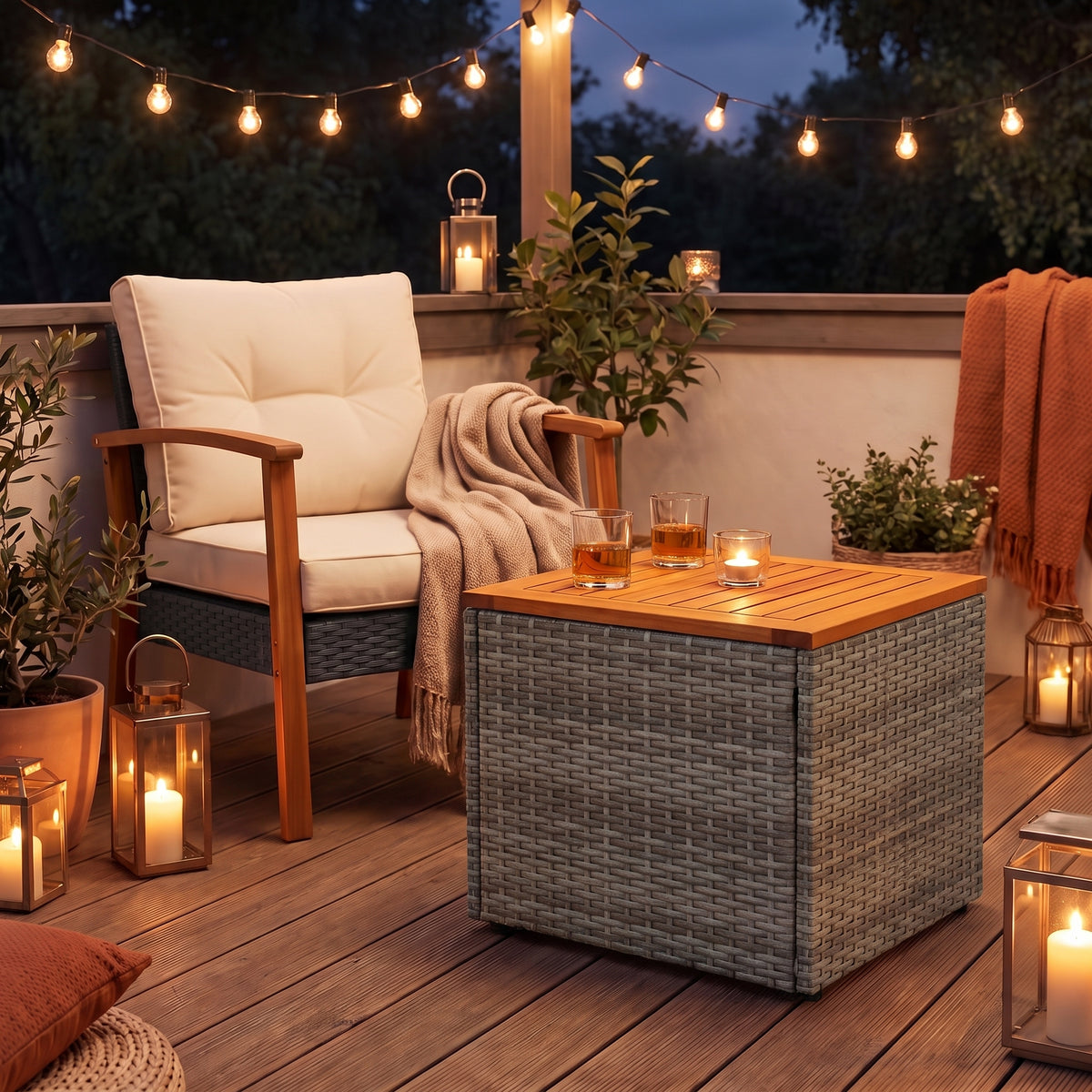 Table résine tressée Cabana, bois, gris, ambiance soirée #Matériau_Bois #Couleur_Gris