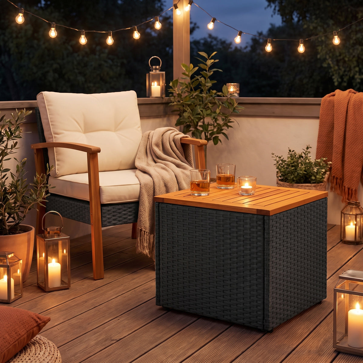 Table résine tressée Cabana, bois, noir, ambiance soirée #Matériau_Bois #Couleur_Noir