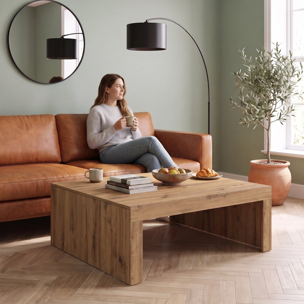 Table basse carrée décor bois 100x100 Carmo chêne artisanal au quotidien : café du matin depuis le canapé #Couleur_Chêne artisanal