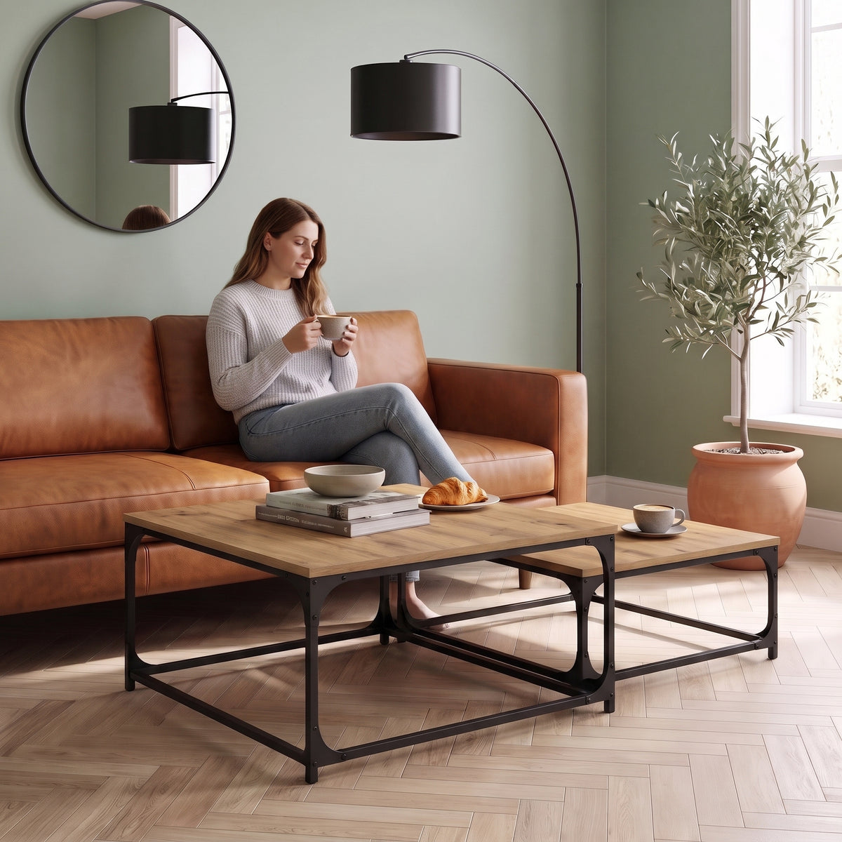Tables basses gigognes carrées décor bois Duetta chêne artisanal au quotidien : café du matin depuis le canapé #Couleur_Chêne artisanal