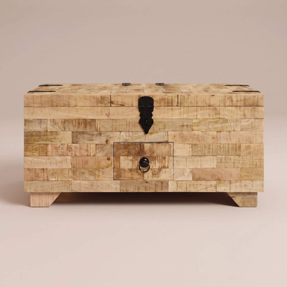 Table Madera bois naturel de face : fermoir forgé et tiroir à anneau #Couleur_Bois naturel