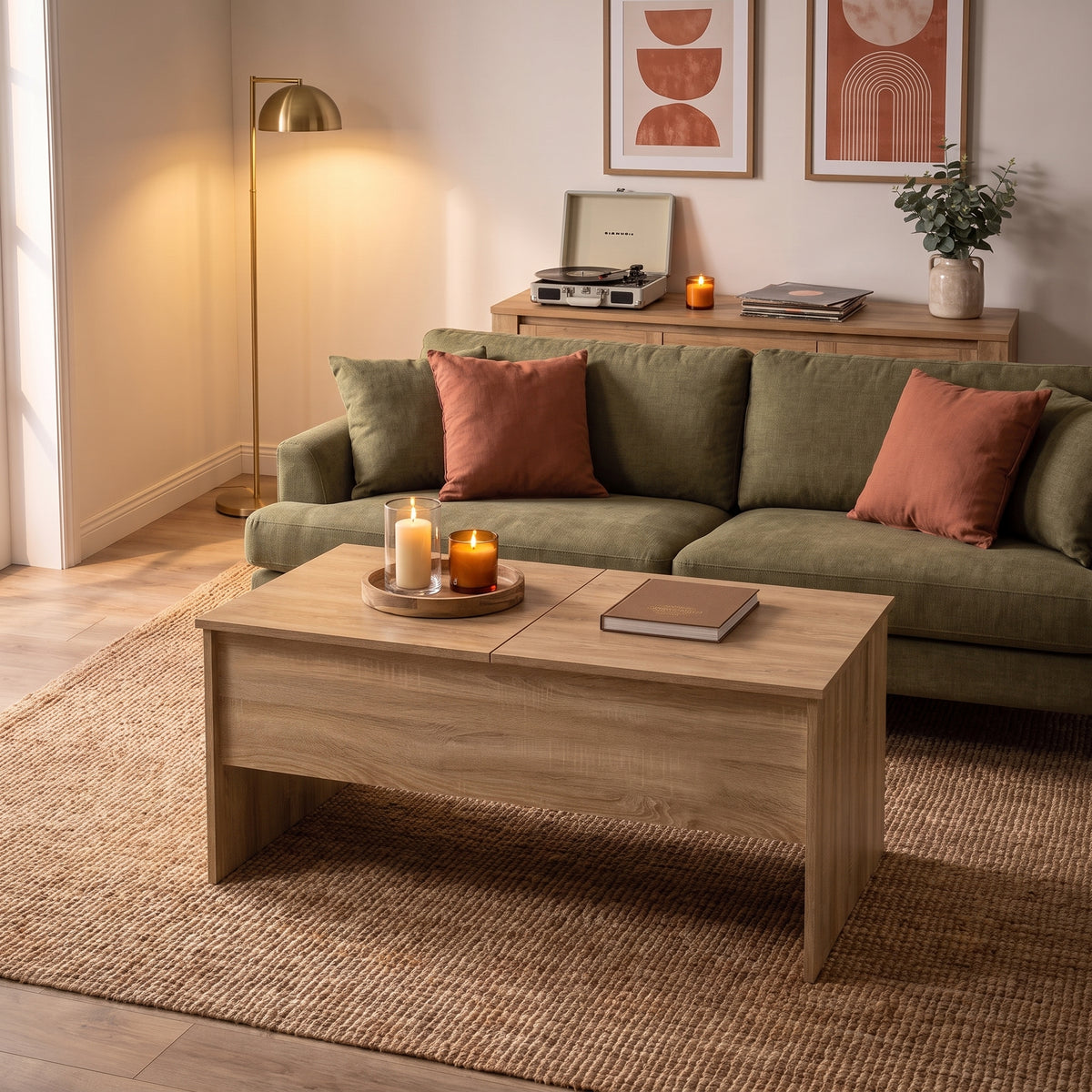 Table relevable Maela, chêne sonoma, 102 × 50,5 × 46,5 cm, ambiance soirée #Couleur_Chêne Sonoma #Dimensions_102 × 50,5 × 46,5 cm