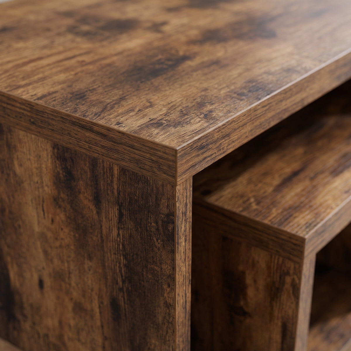 Détail de la finition chêne fumé des tables Nesta #Couleur_Chêne fumé