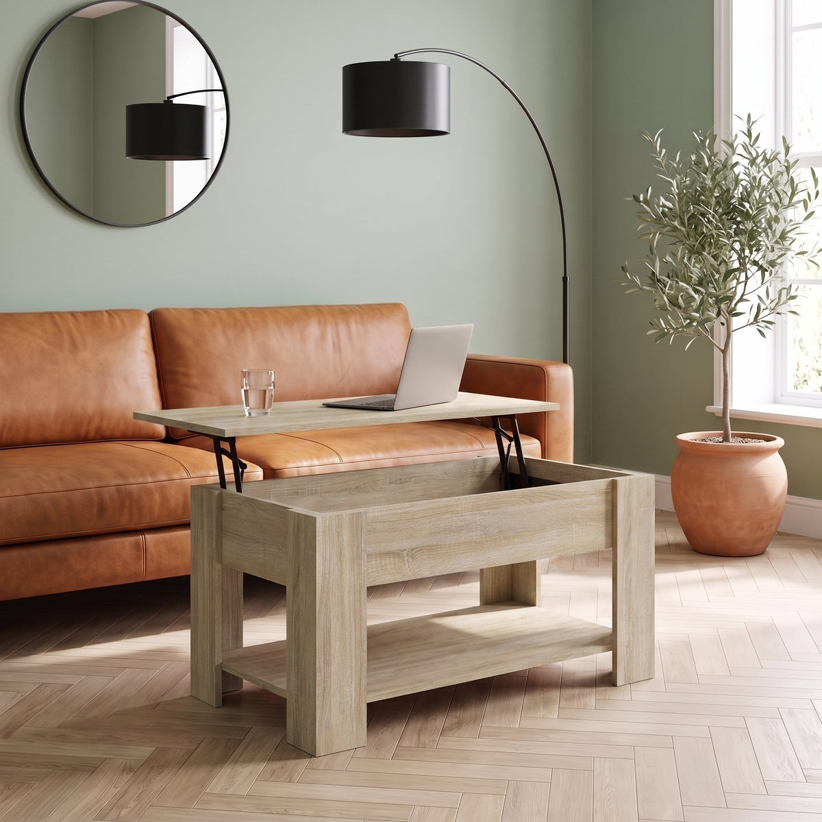 Table Aveline chêne Sonoma plateau relevé avec ordinateur portable dans un salon #Dimensions_101 × 49 × 52 cm #Couleur_Chêne Sonoma