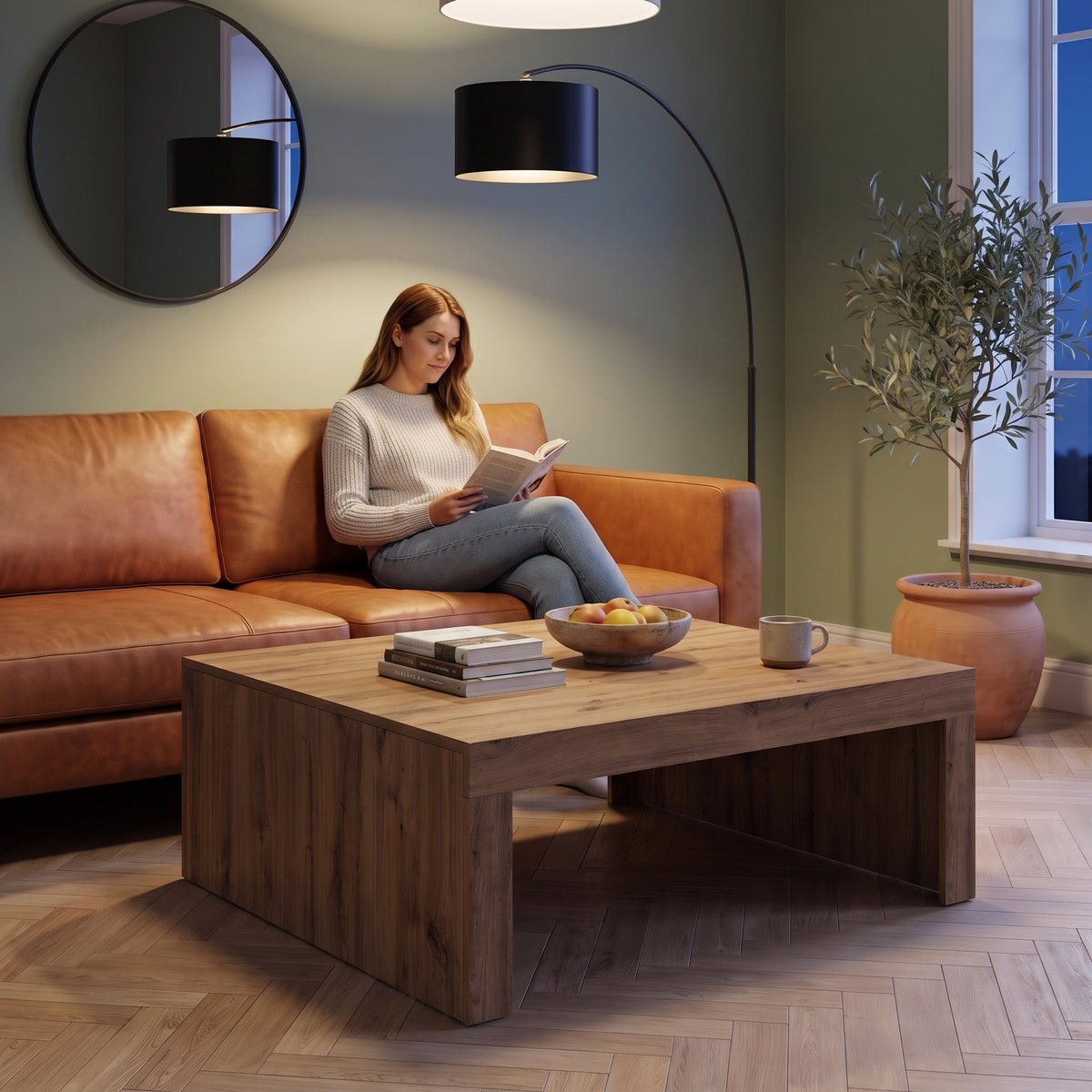 Table basse carrée décor bois 100x100 Carmo chêne artisanal au quotidien : lecture du soir, tasse de thé posée sur le plateau #Couleur_Chêne artisanal