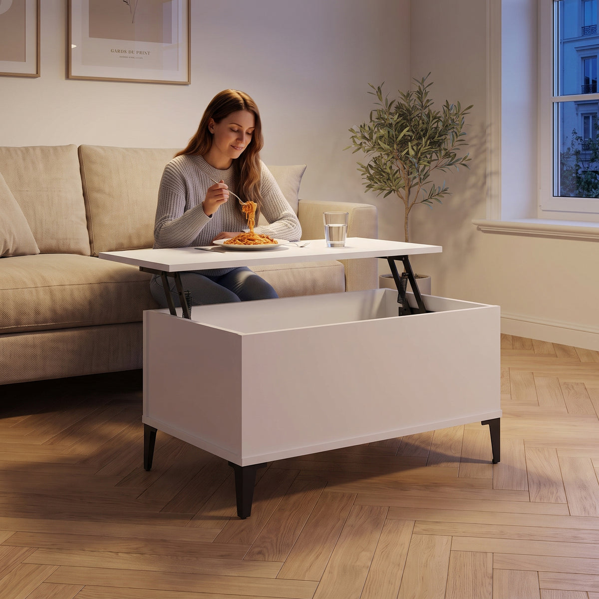 Petite table basse relevable pieds métal Elva 60 × 44,5 × 45 cm , blanc au quotidien : dîner devant un film sur le plateau relevé #Dimensions_60 × 44,5 × 45 cm #Couleur_Blanc