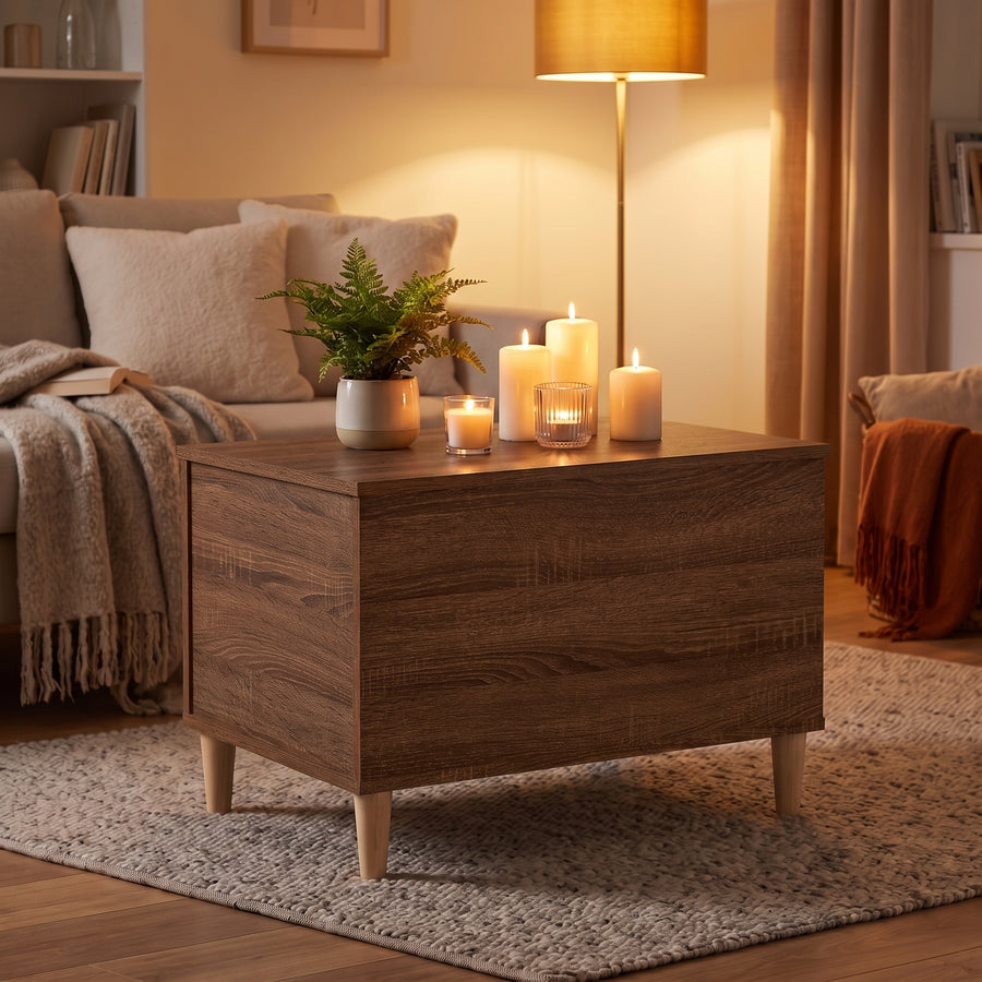 Table basse relevable Sylva chêne marron, ambiance du soir aux bougies
