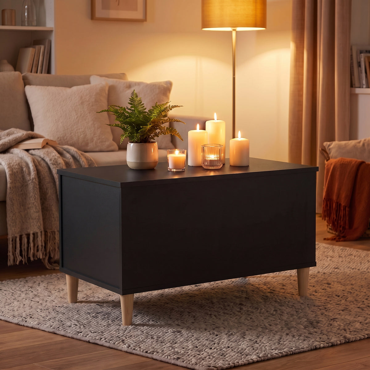 Table basse relevable Sylva noir, ambiance du soir aux bougies #Dimensions_90 × 44,5 × 45 cm #Couleur_Noir